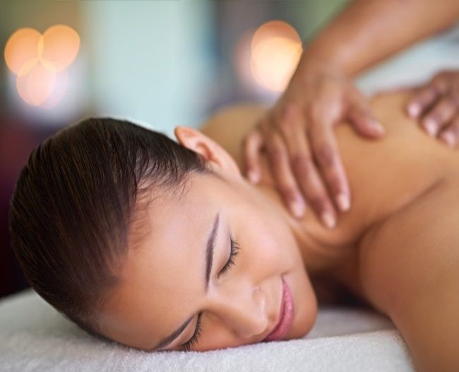 A client relaxing during a massage at Everybody Massage